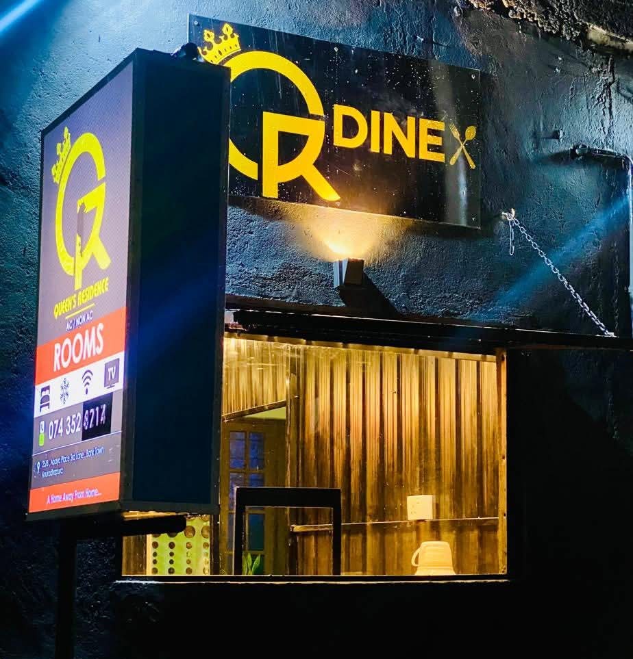 Restaurant ambiance 1