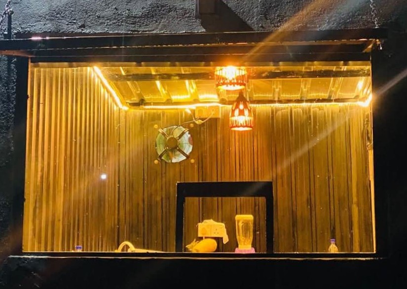 Restaurant ambiance 2