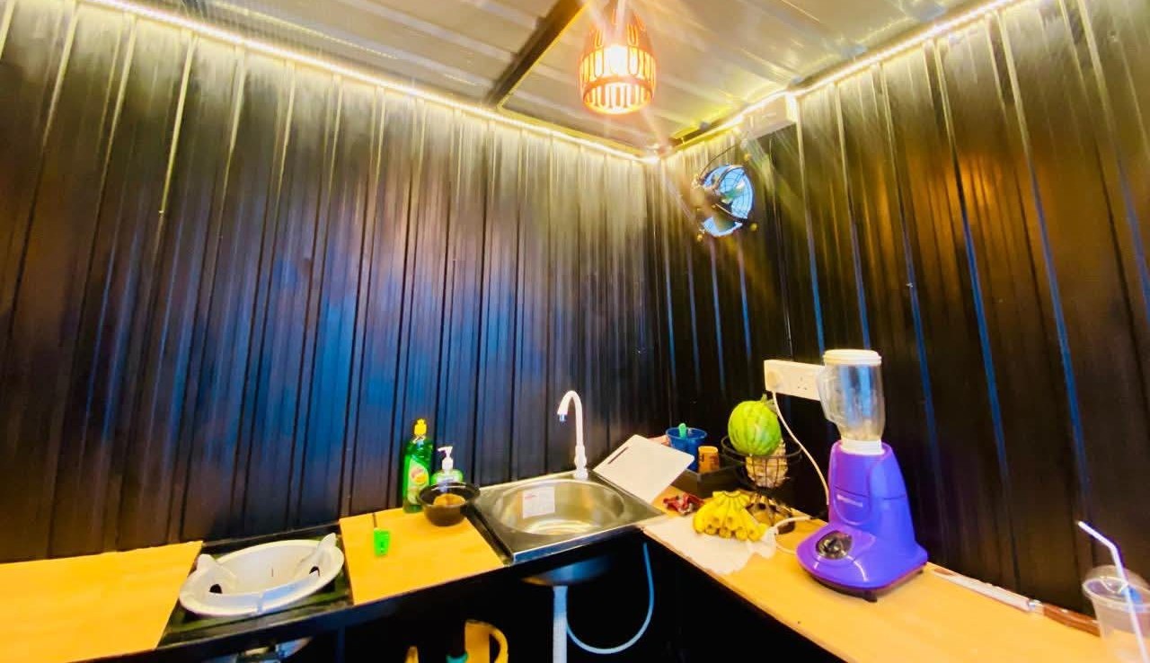 Restaurant ambiance 3